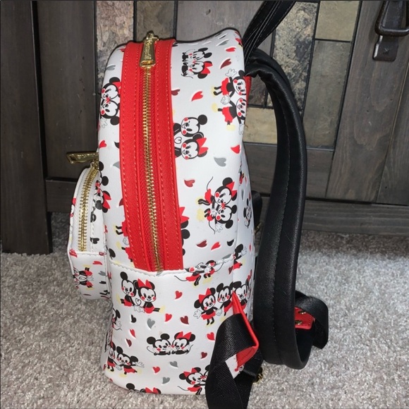 Mickey & Minnie In Love Valentines LF - Picture 2 of 7